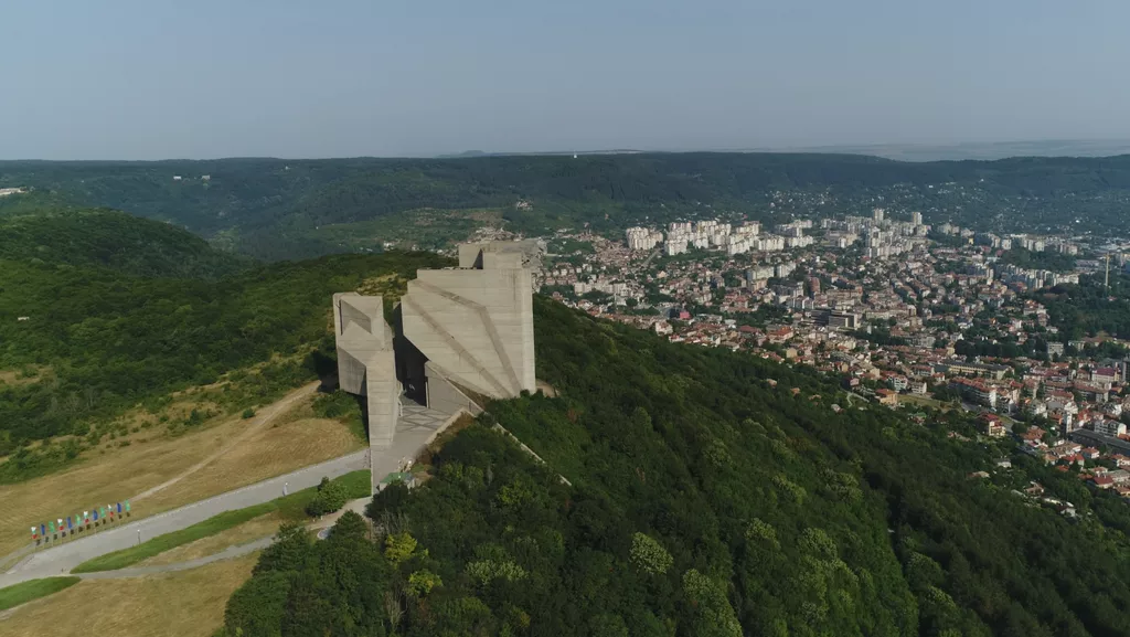 Паметник 1300 години България - Шумен